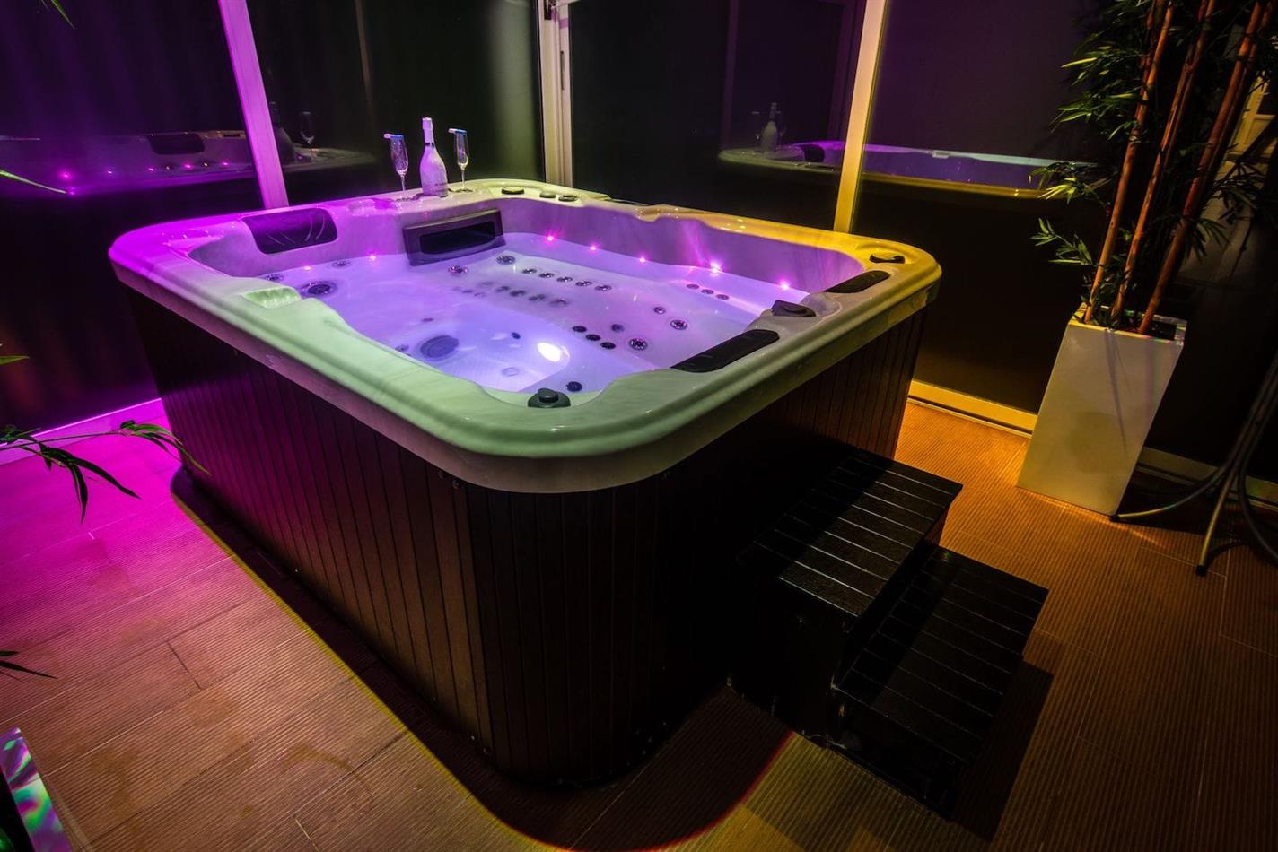 Jacuzzi for 2 persons, 120 min